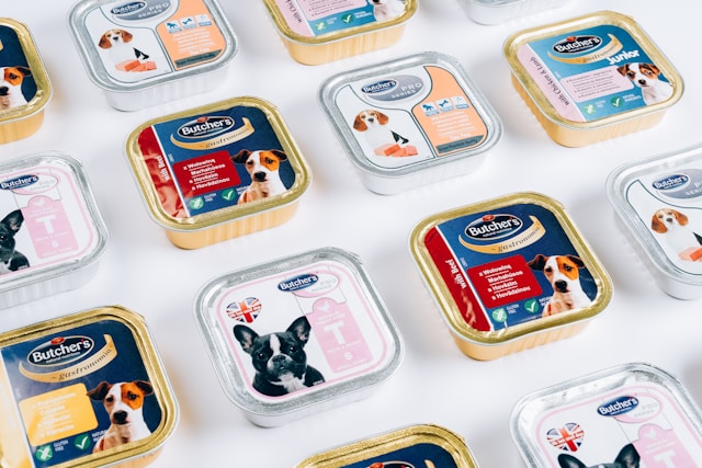 Pet Food Containers With Spouts and Cups: Why These Features Matter